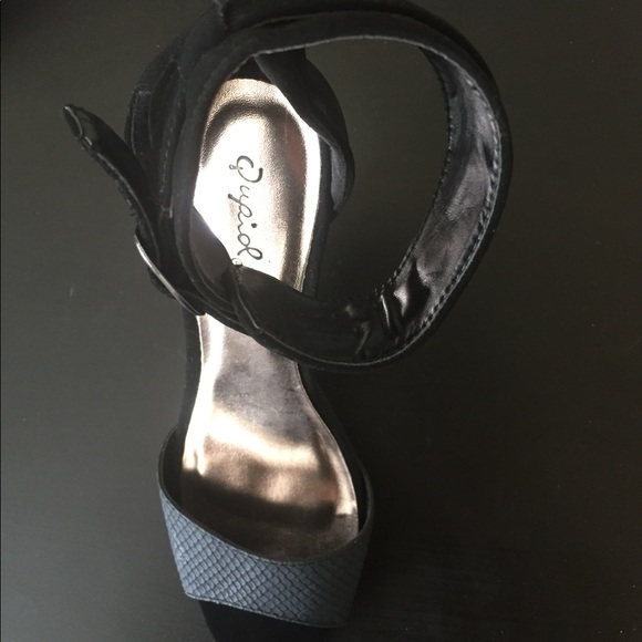 Qupid heels w/ ankle cuff buckle size 8.5 - Picture 3 of 8